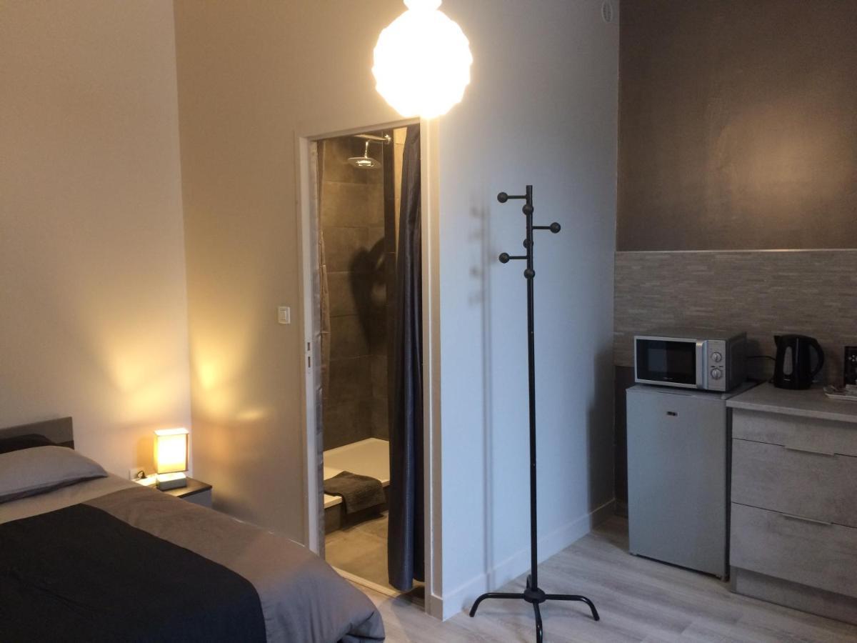 Studio Proche Gare Avec Kitchenette Et Wifi - Porte Rouge Thiviers Kültér fotó