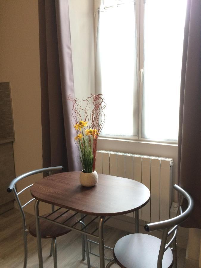 Studio Proche Gare Avec Kitchenette Et Wifi - Porte Rouge Thiviers Kültér fotó
